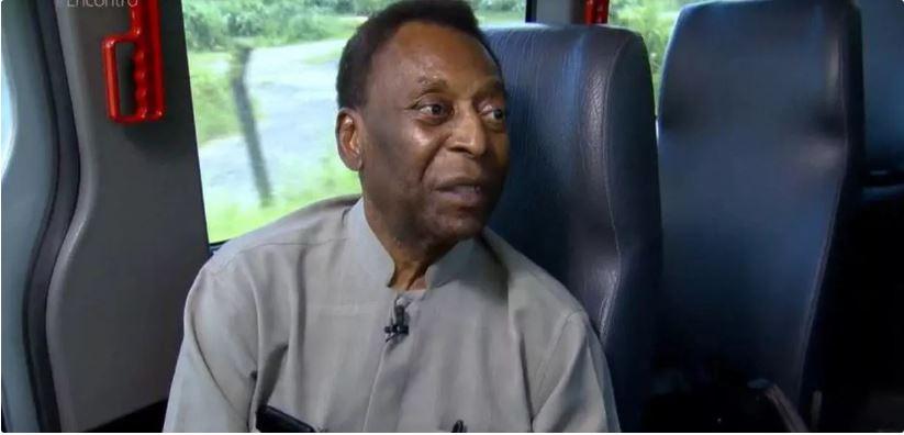 Pelé volta a ser internado em São Paulo