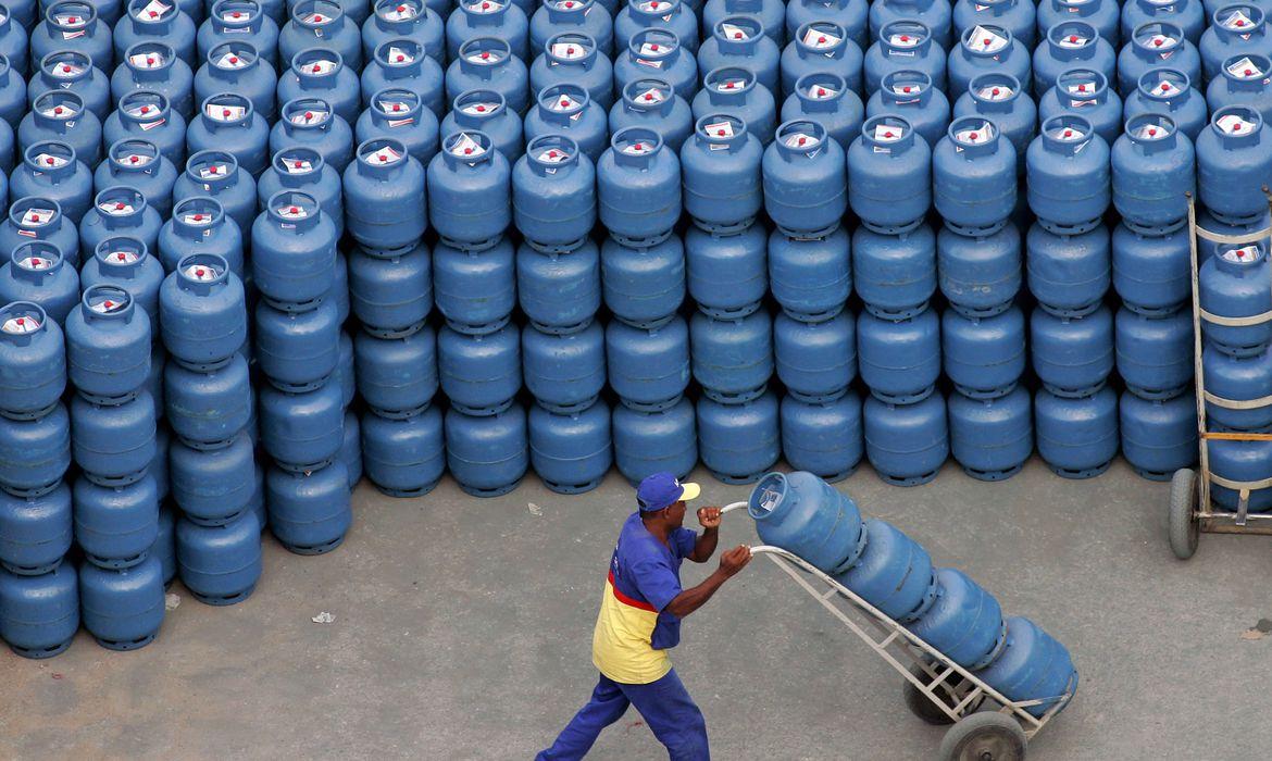 Petrobras reduz preço do gás de cozinha