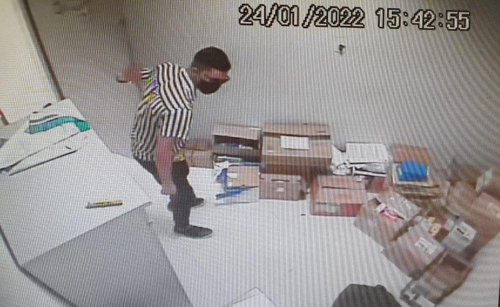 Polícia procura suspeito de 