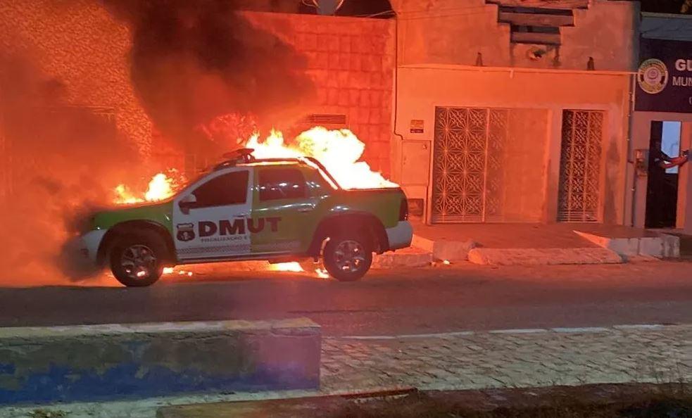 Viatura de fiscalização de trânsito de Macau, RN, é destruída por incêndio na madrugada