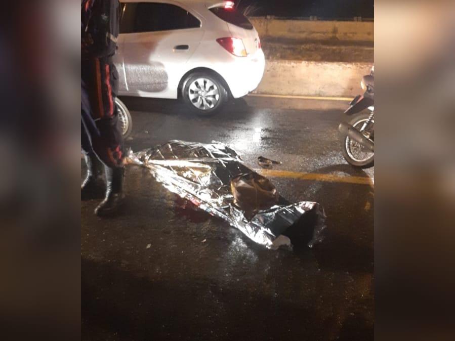 [Vídeo] Mulher morre em acidente de moto na ponte de Igapó