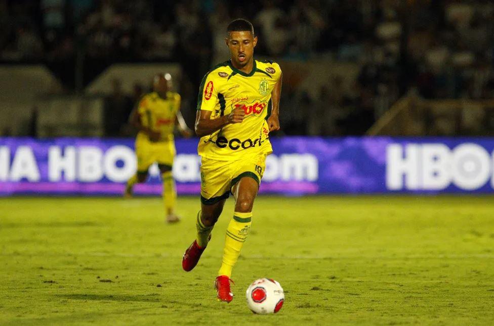 ABC fecha com lateral-direito Marquinho Carioca e atacante Rafael Silva