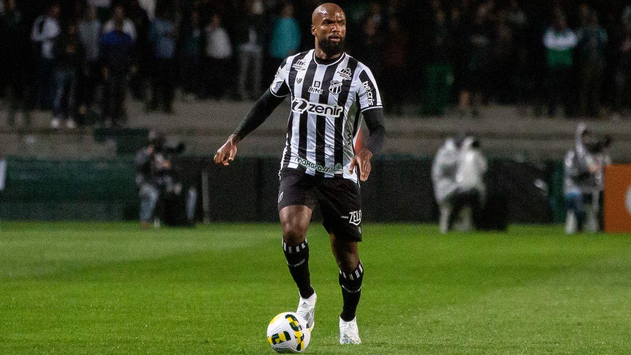 Além de Mendoza, Santos tem interesse na contratação do zagueiro Messias