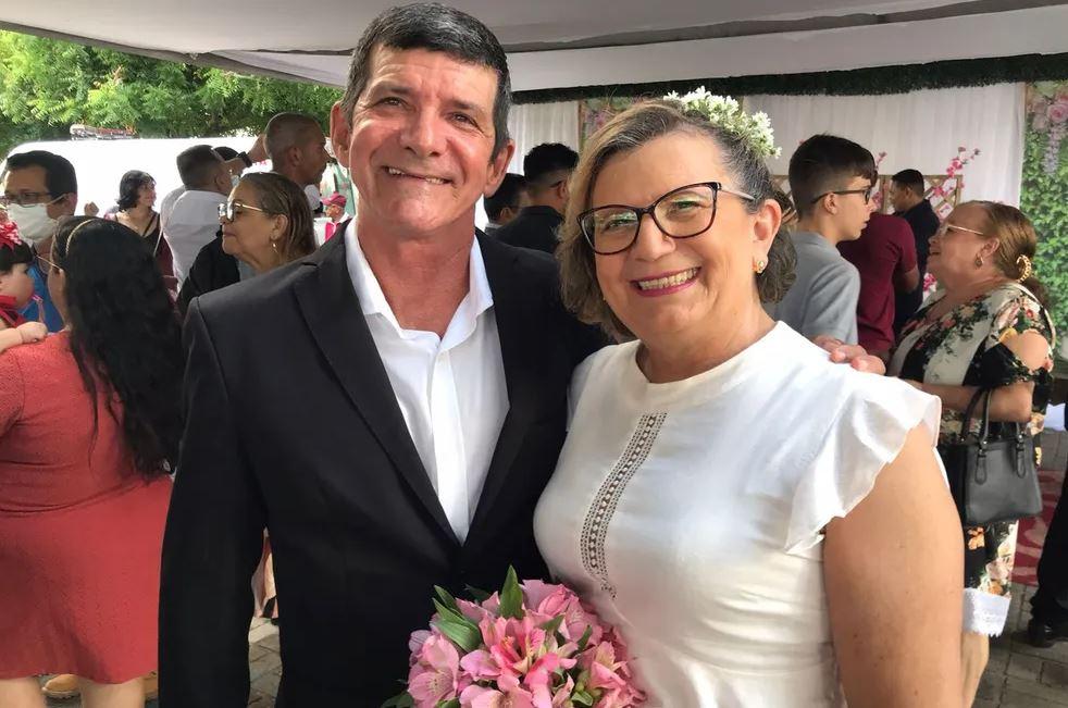 Casal se reencontra após 30 anos e oficializa união em casamento comunitário na Grande Natal: 'Guardamos esse amor num baú'