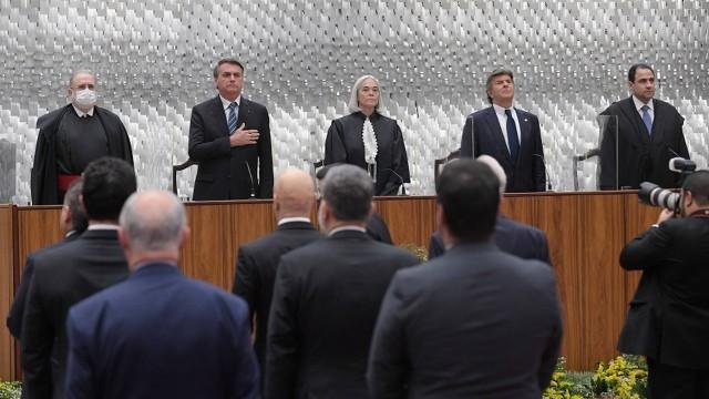 Com a presença de Bolsonaro, novos ministros do STJ são empossados