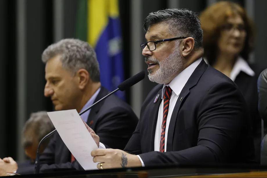 Deve ou não deve? Frota cita dívida com Chico Buarque em falência, mas advogado confirma pagamento