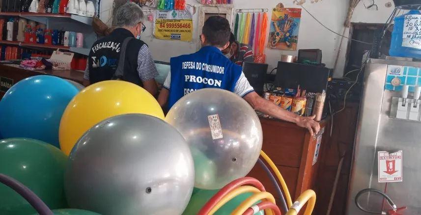 Fiscalização de fim de ano apreende 71 brinquedos irregulares e autua estabelecimentos em Natal
