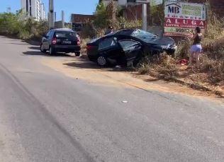 Motorista fica presa às ferragens após acidente em avenida na Grande Natal