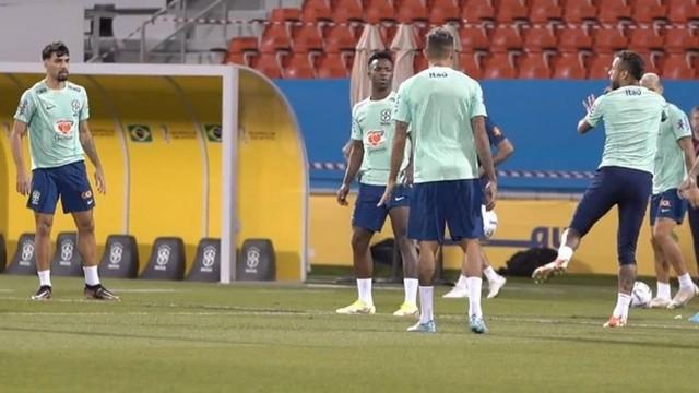 Neymar vai a campo e se aproxima de retorno à seleção nas oitavas de final da Copa do Mundo