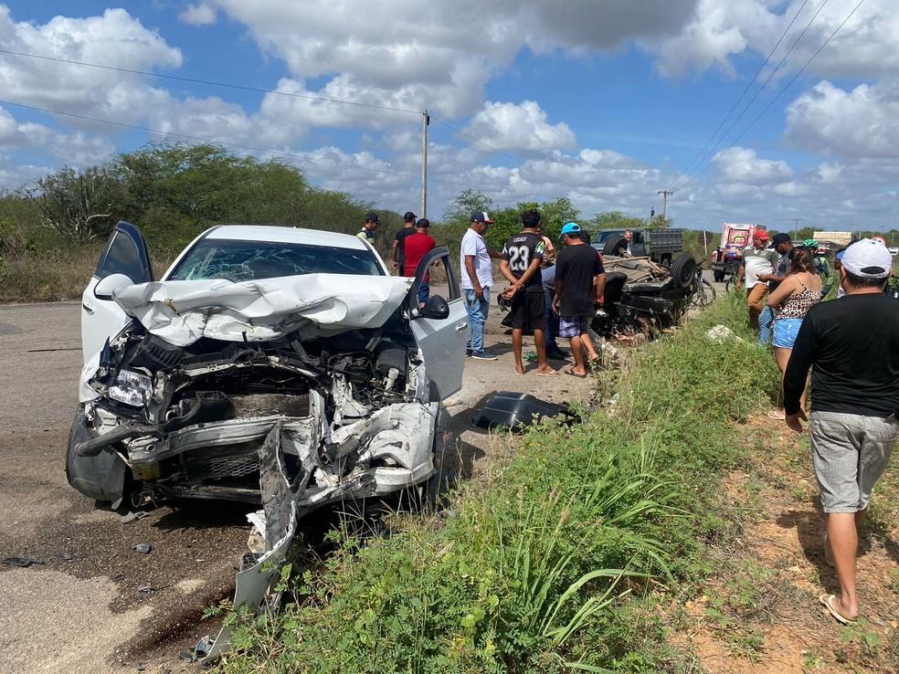Pai e filha feirantes morrem após acidente na rodovia entre São José do Campestre e Passa e Fica