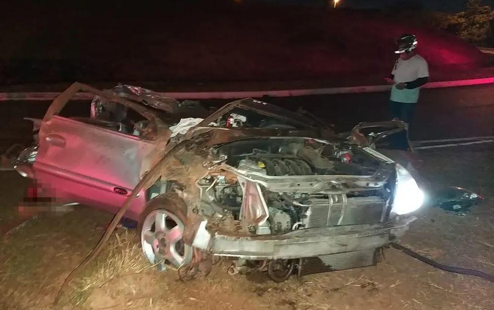 Três homens morrem após carro em que eles estavam capotar na Avenida Paralela, em Salvador