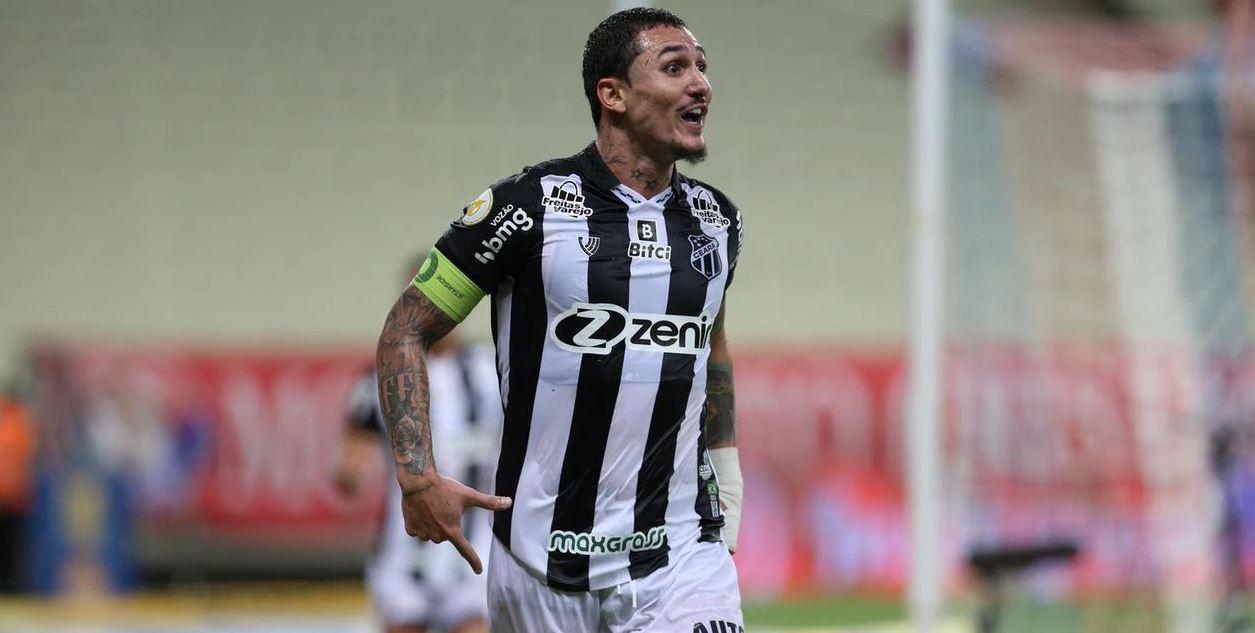 Vina se reapresenta ao elenco, mas tem futuro indefinido no Ceará