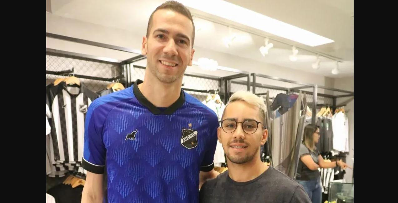 ABC anuncia retorno do goleiro Welligton, ídolo do clube