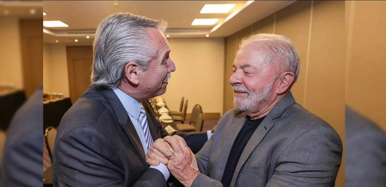 Ao chegar a Buenos Aires, Lula diz que terá trabalho intenso pela cooperação bilateral