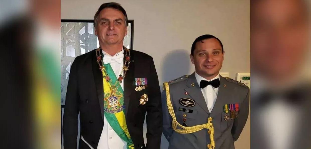 Braço direito de Bolsonaro pagava contas do clã presidencial com dinheiro vivo e operava “caixa paralelo”, diz site