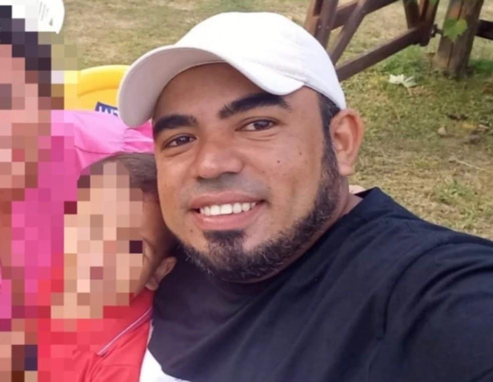 Homem esf4aqueado cai de ambulância, é esquecido e achado morto depois no Nordeste