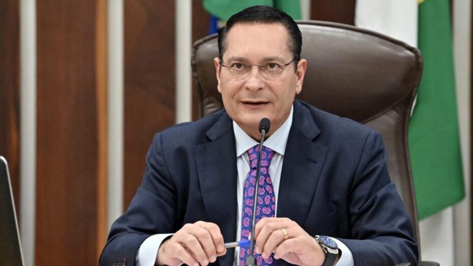 Novos deputados aparecem com Ezequiel e sinalizam sintonia para presidência da Assembleia Legislativa