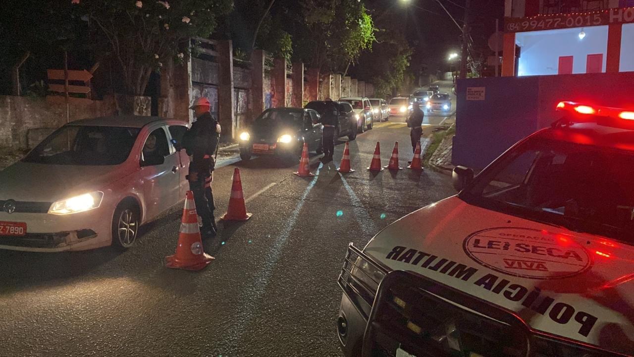 OPERAÇÃO VERÃO: LEI SECA/ CPRE AUTUA CONDUTORES ALCOOLIZADOS DURANTE FISCALIZAÇÃO NO LITORAL SUL