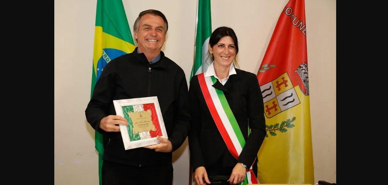 Parlamentares italianos pedem revogação da cidadania honorária dada a Bolsonaro por prefeita