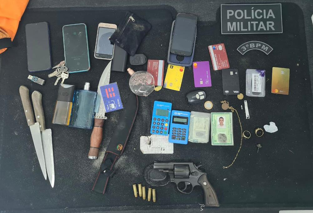 POLÍCIA MILITAR PRENDE SUSPEITOS DE PRATICAREM ARRASTÃO NO LOTEAMENTO PRIMAVERA