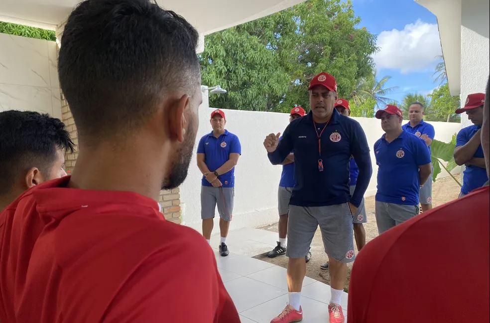 Sena festeja classificação do América-RN e mira 