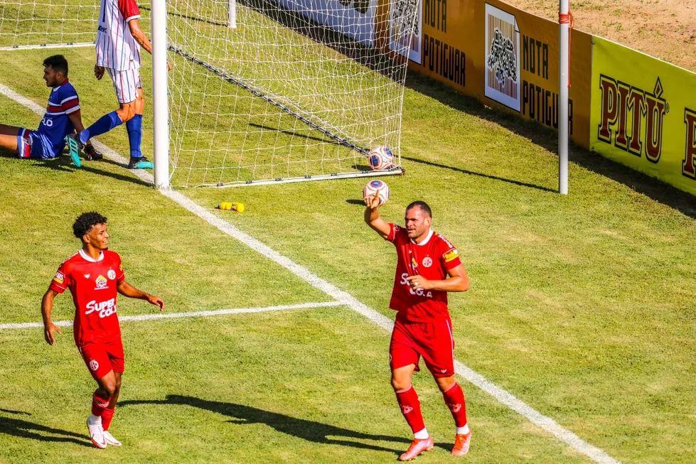 Wallace Pernambucano faz dois e América-RN vence Potyguar em estreia