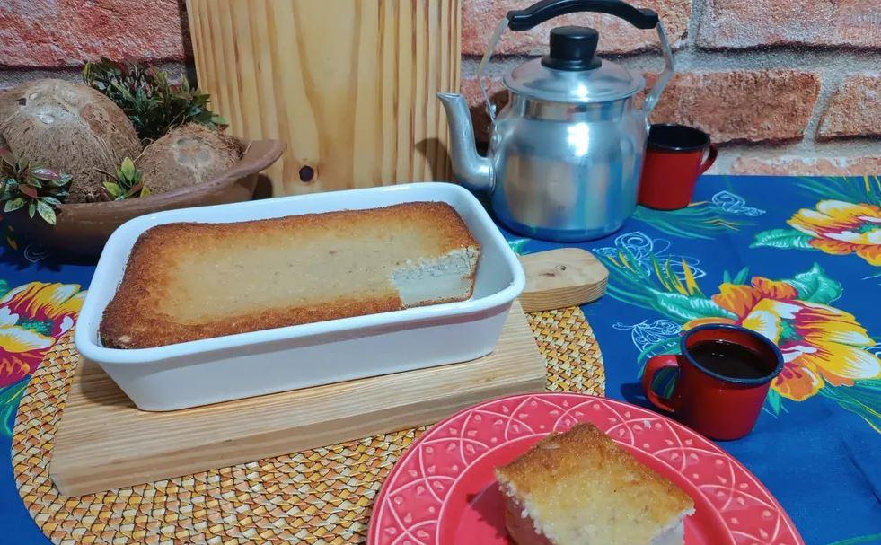 Aprenda receita de bolo de coco cremoso feito no liquidificador