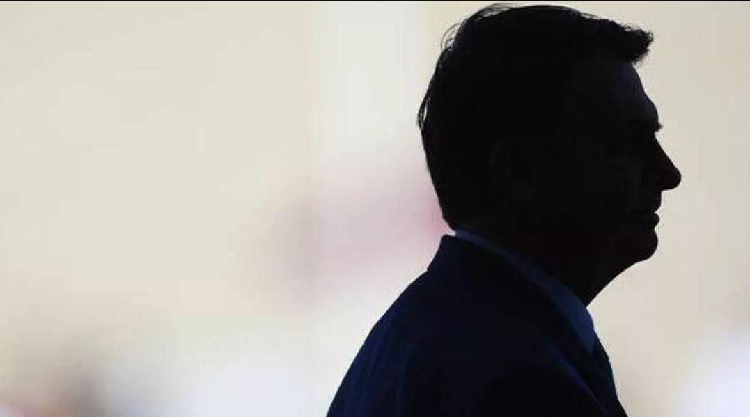 Bolsonaro fala em voltar ao Brasil em março e admite risco de ser preso