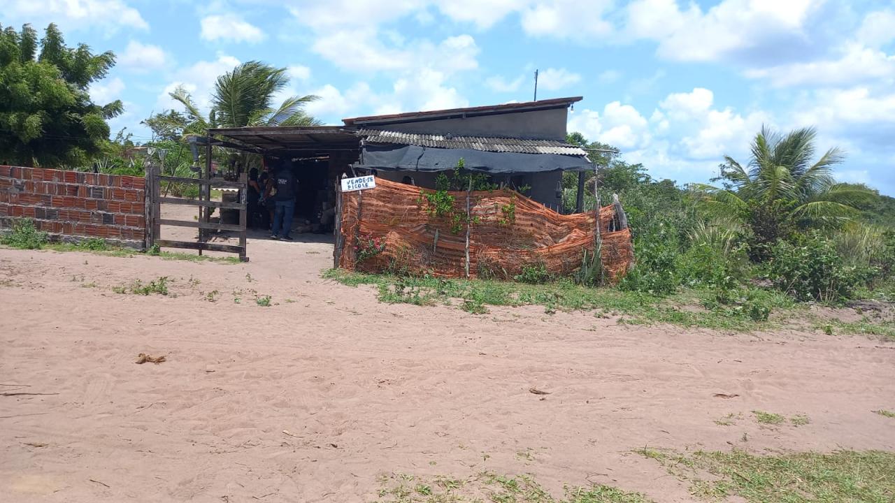 Casal é encontrado morto em casa na Grande Natal; família suspeita que homem matou a mulher e tirou a própria vida