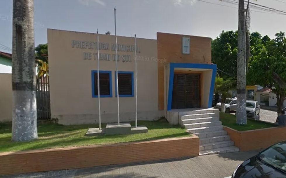 Ex-prefeito de Tibau do Sul é condenado a 5 anos de prisão por uso de documento falso em obra do município