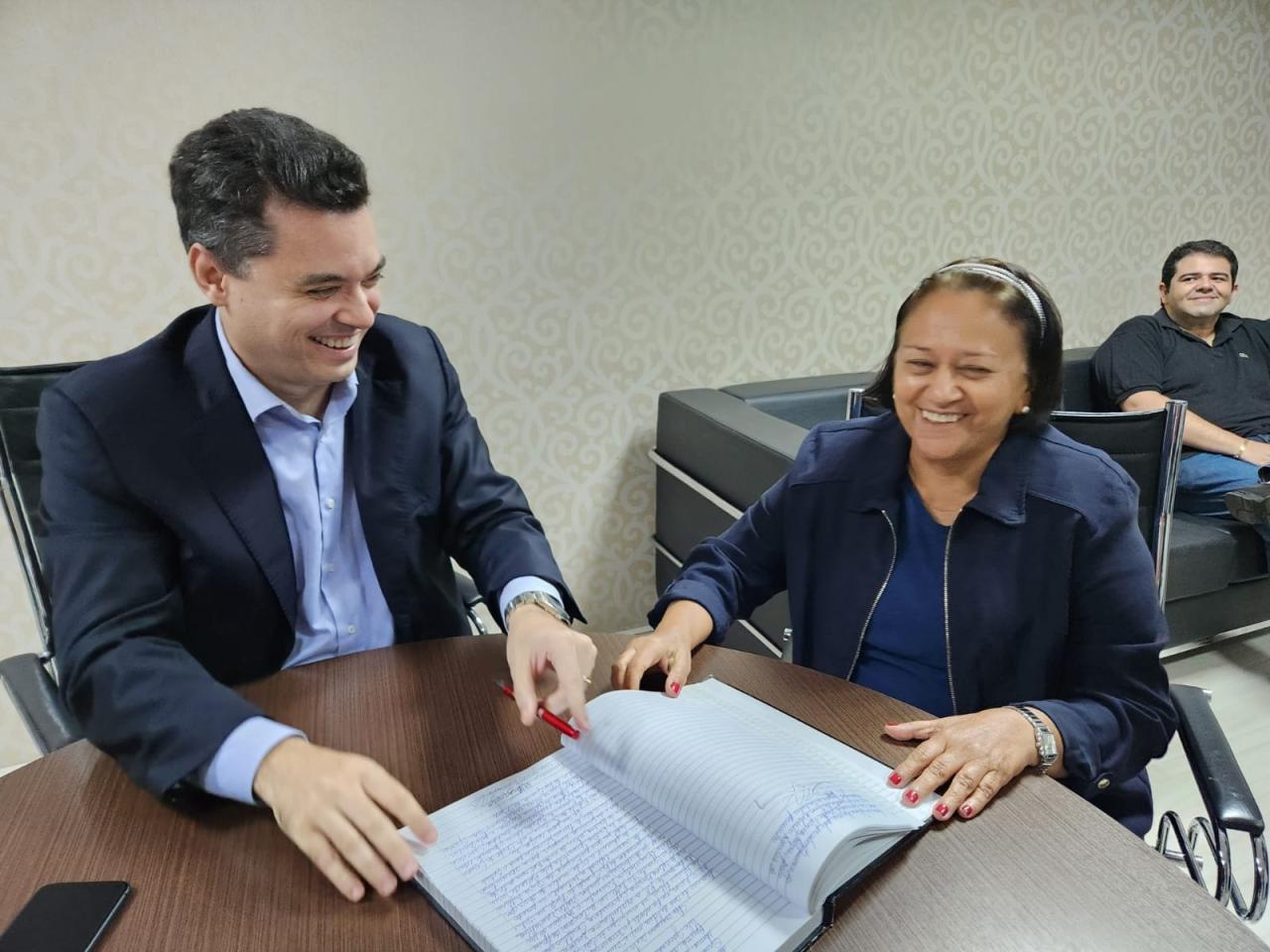 Fátima embarca para Portugal e Walter Alves assume governo do RN