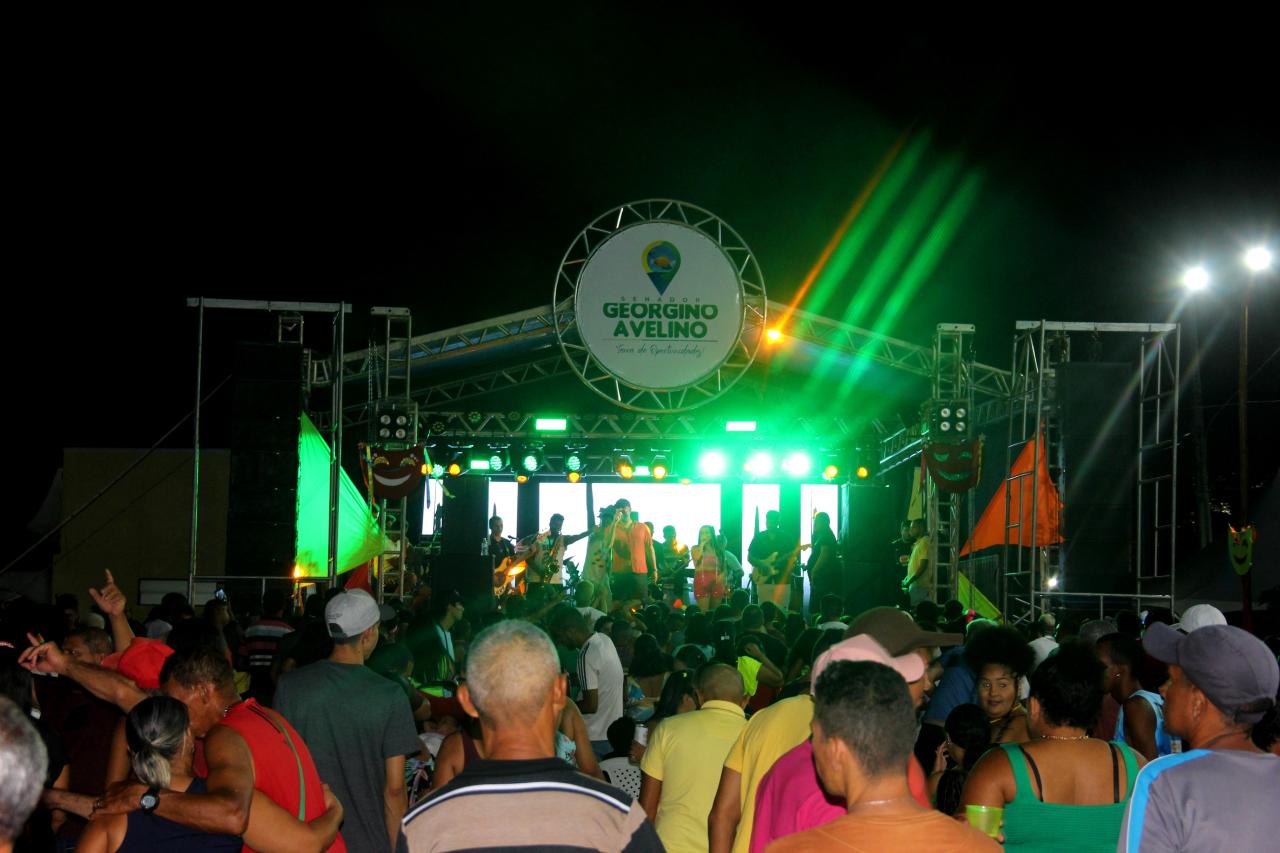 GEORGINO AVELINO: 2° DIA DE CARNAVAL É DESTAQUE COM MUITA FOLIA!