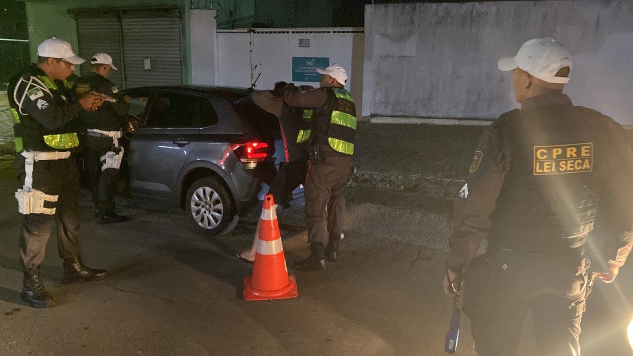 LEI SECA/ CPRE REGISTRA DETENÇÕES POR PORTE DE ENTORPECENTES E EMBRIAGUEZ AO VOLANTE DURANTE FISCALIZAÇÃO NAS ZONAS LESTE E OESTE DE NATAL