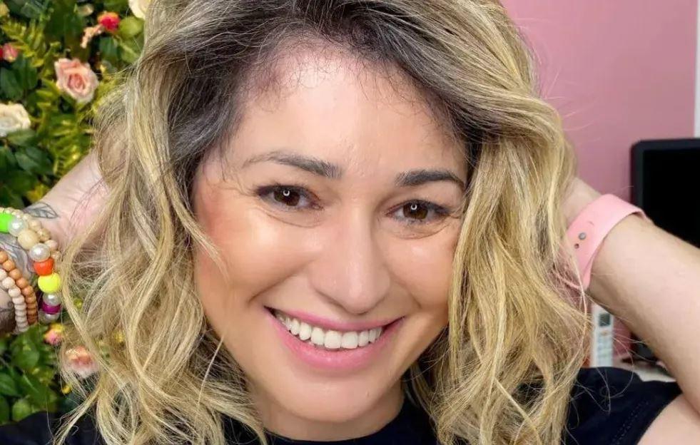 Mulher achada morta pelo filho em SC divulgou separação na internet horas antes de ser assassinada
