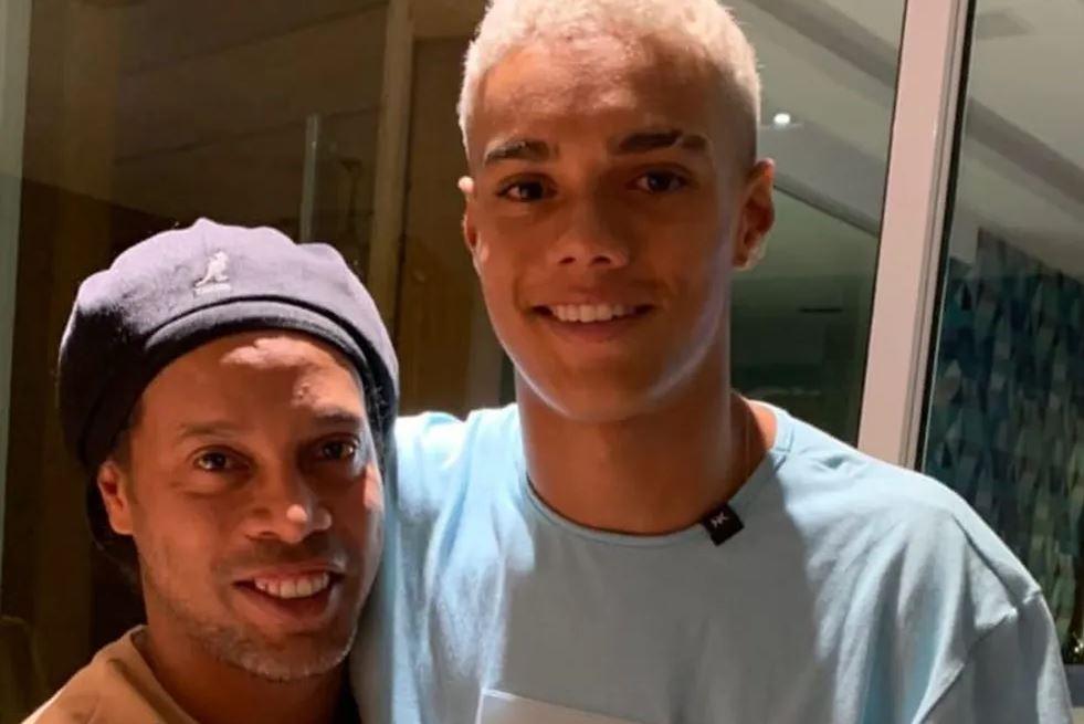 Ronaldinho crava acerto do filho, João Mendes, com Barcelona
