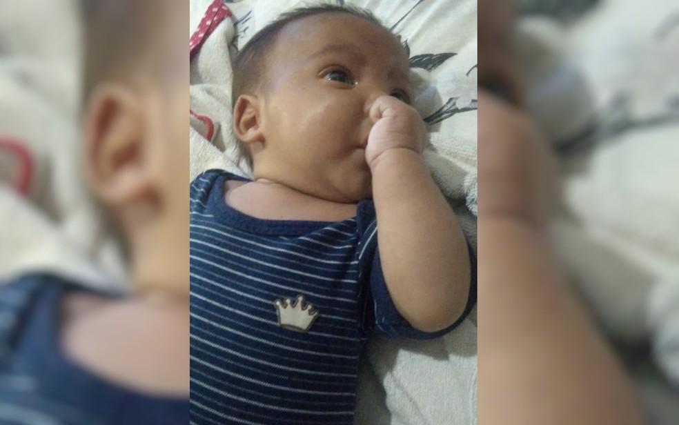 Bebê morre por suspeita de ingerir colírio que teria sido vendido por engano em farmácia