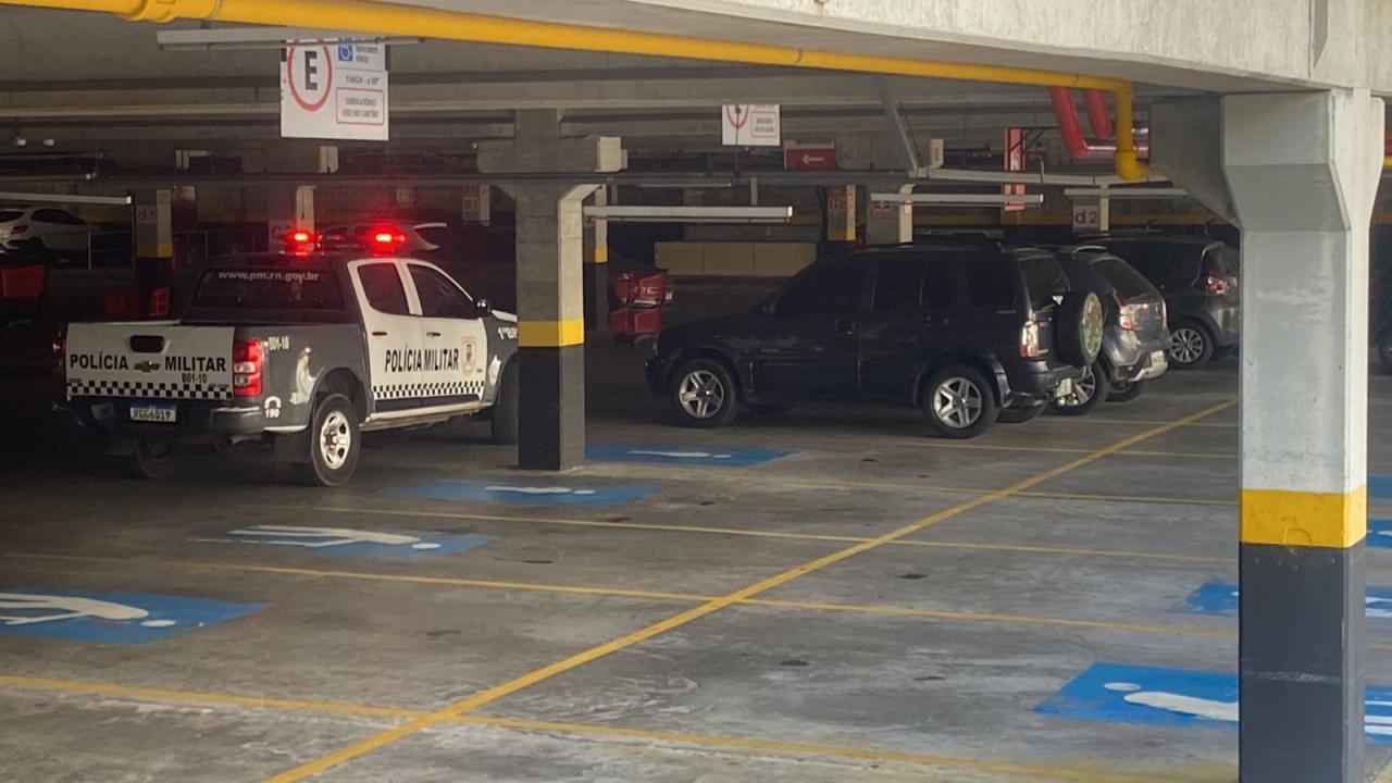 Estacionamento de supermercado na Alexandrino de Alencar é evacuado devido a uma suspeita de bomba