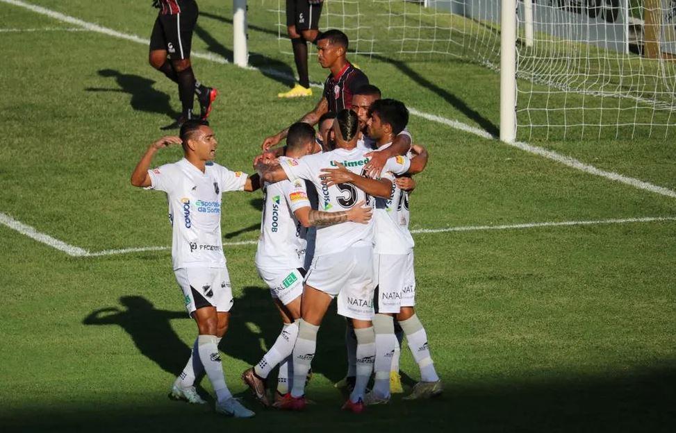 Felipe Garcia marca dois e ABC vence Santa Cruz de Natal