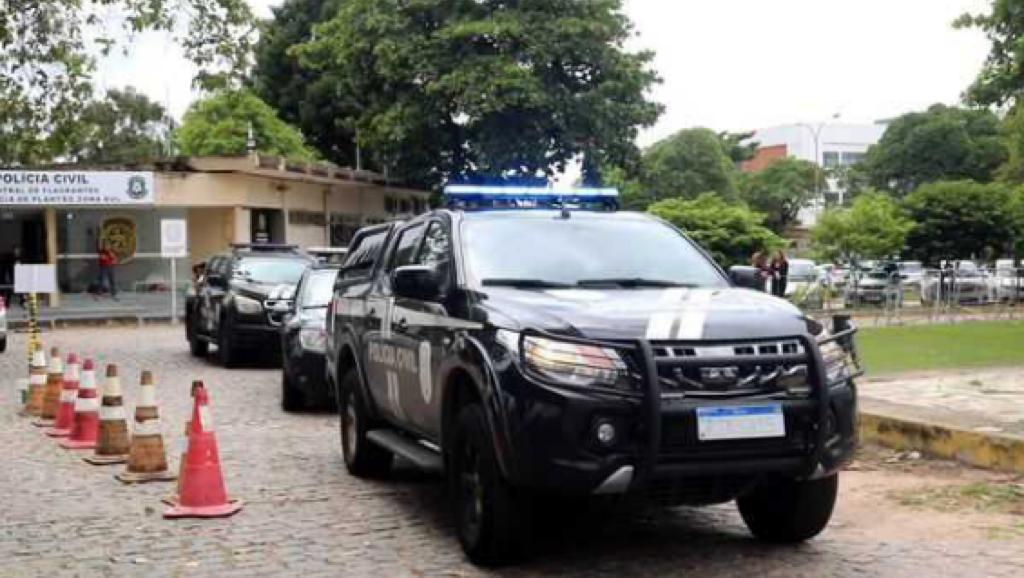 Foragido e integrantes de facção criminosa são presos em Parnamirim