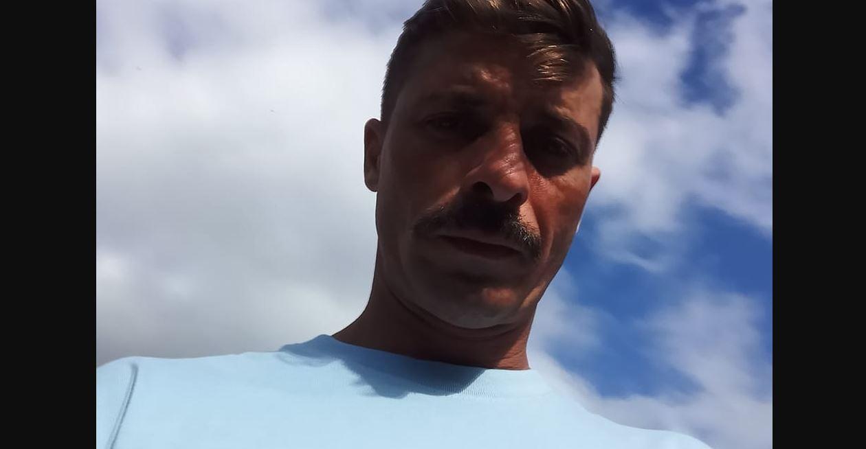 Homem é morto na frente da esposa e de bebê após fazer gentileza para vizinha; irmã da moradora é suspeita