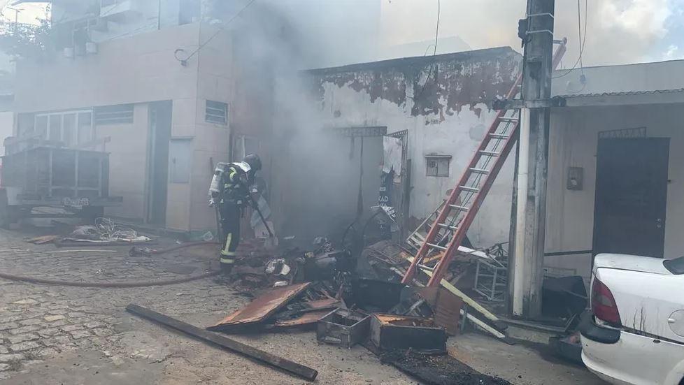Incêndio atinge casa na Zona Leste de Natal;