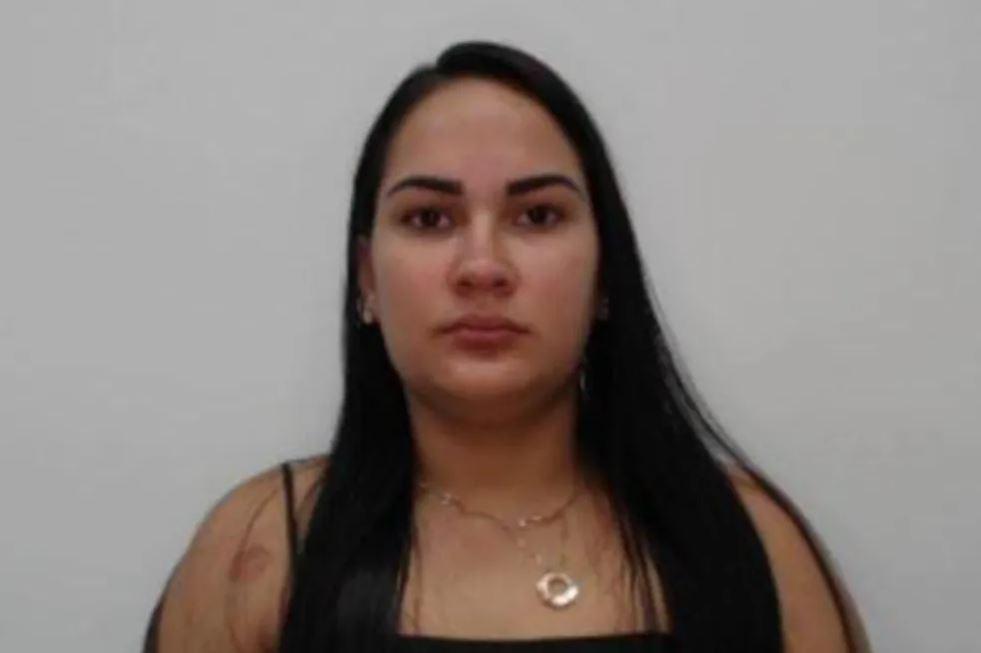Mulher de 21 anos é assassinada a golpes de faca em Fortaleza; ex está foragido
