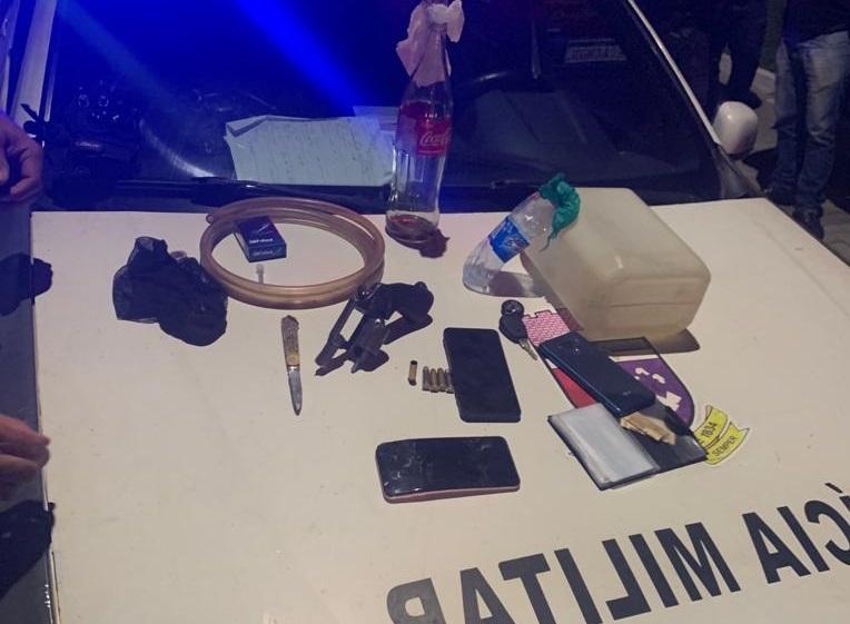 PM prende quinteto com arma e material incendiário na Grande Natal