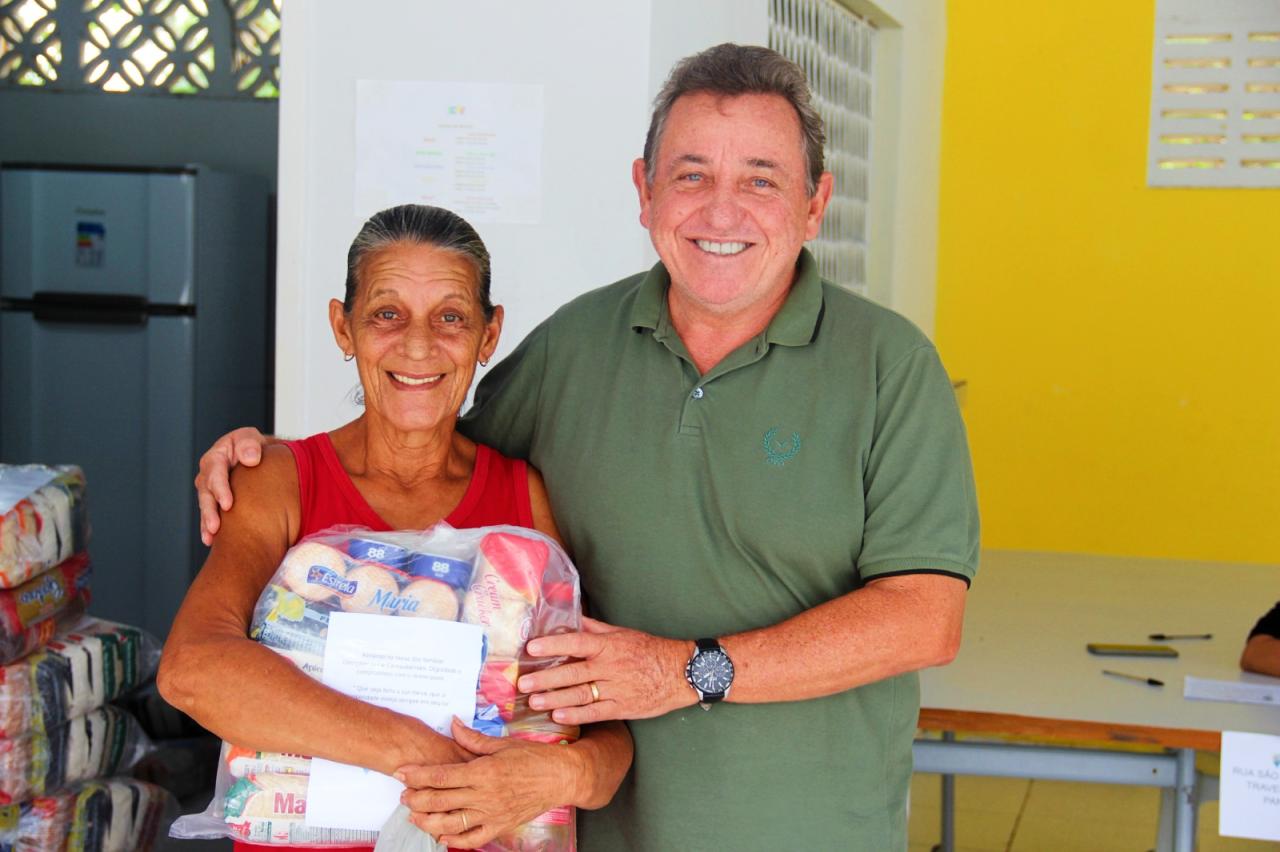 PREFEITURA DE GEORGINO AVELINO REALIZA DISTRIBUIÇÃO DE CESTAS BÁSICAS PARA FAMÍLIAS CARENTES