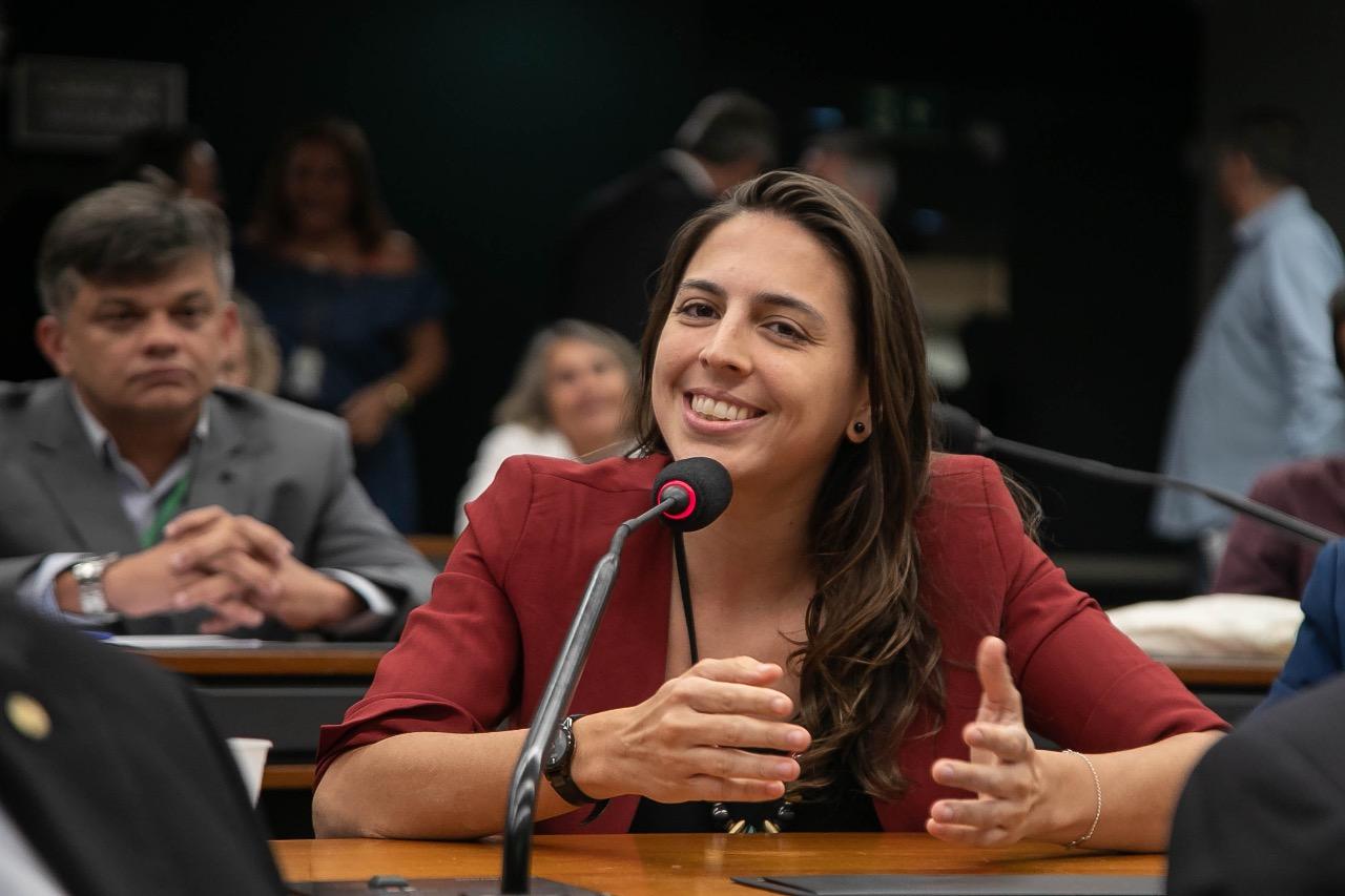 Projeto de coautoria de Natália Bonavides que garante pensão para dependentes de vítimas de feminicídio é aprovado na Câmara