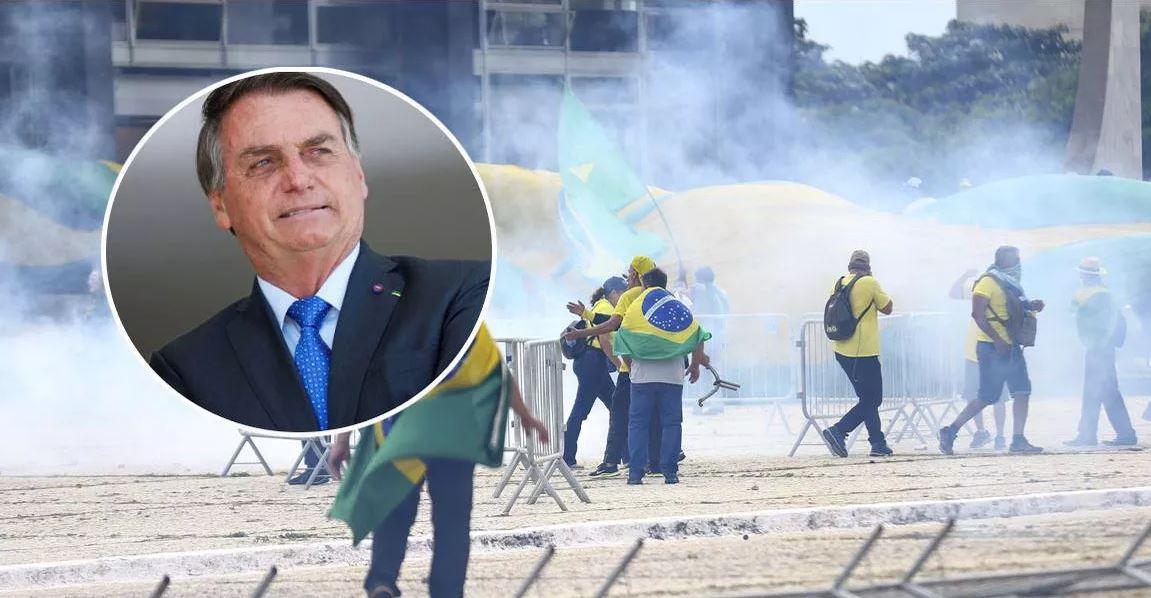 Bolsonaro chega à sede da PF para depor sobre atos terroristas de 8 de janeiro