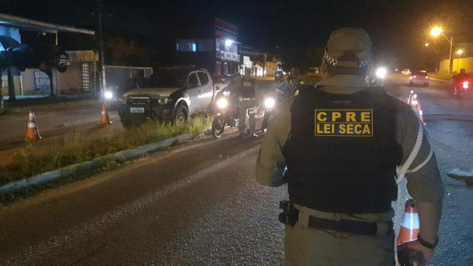 Dois motoristas são presos durante fiscalização em Natal