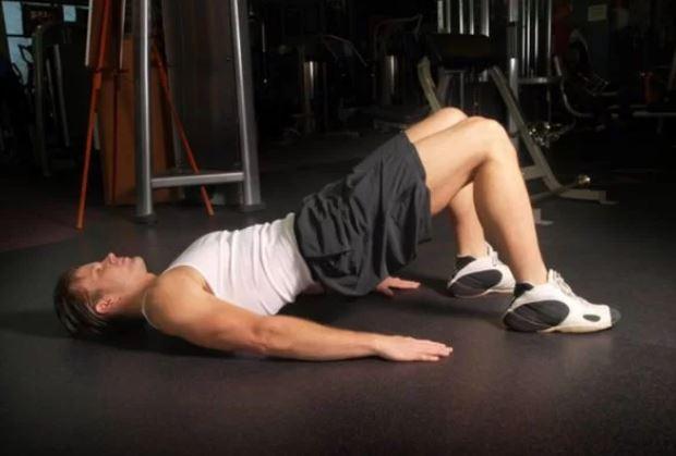 Elevação pélvica: saiba vantagens e como fazer o exercício