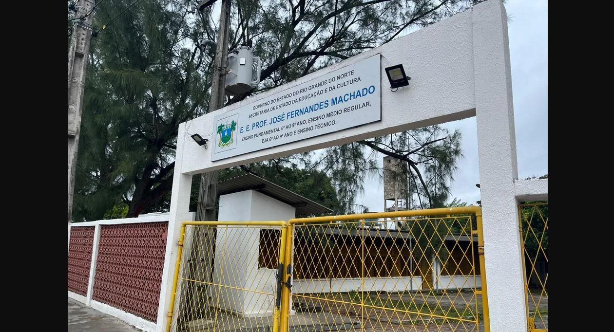 Escola é invadida durante briga entre torcedores rivais e segurança atira para cima em Natal