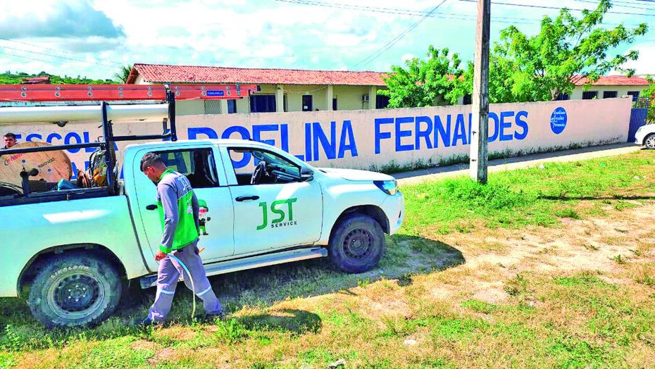 Escolas recebem equipamentos e sinal de Internet banda larga